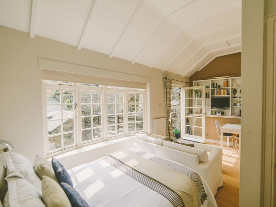 The Upper Deck - UK12123