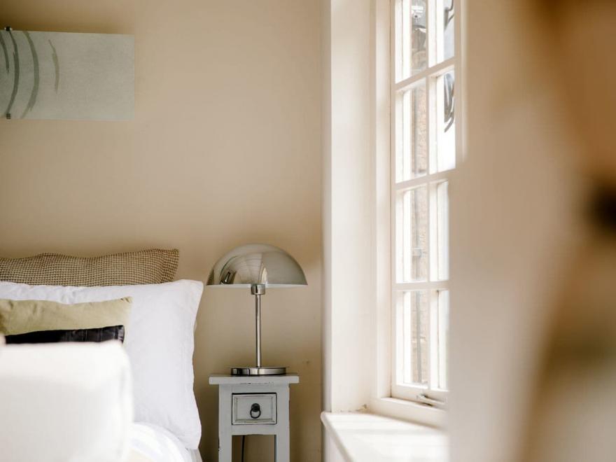 The Upper Deck - UK12123