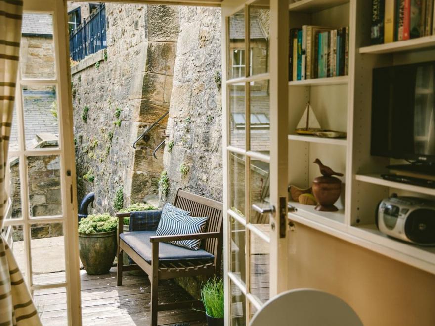 The Upper Deck - UK12123