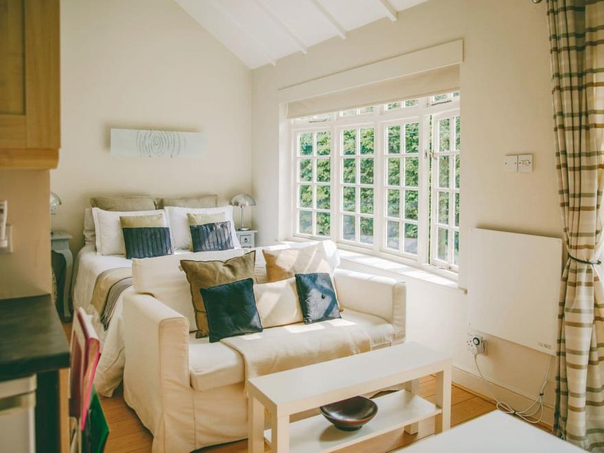 The Upper Deck - UK12123