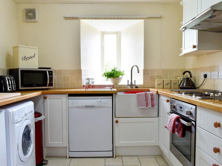 Rose Cottage - UK12147