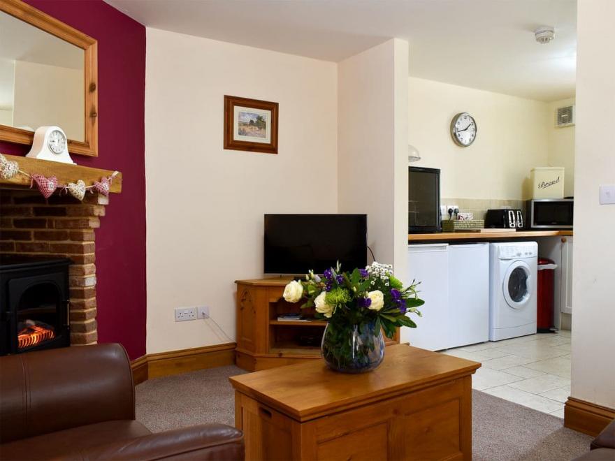 Rose Cottage - UK12147