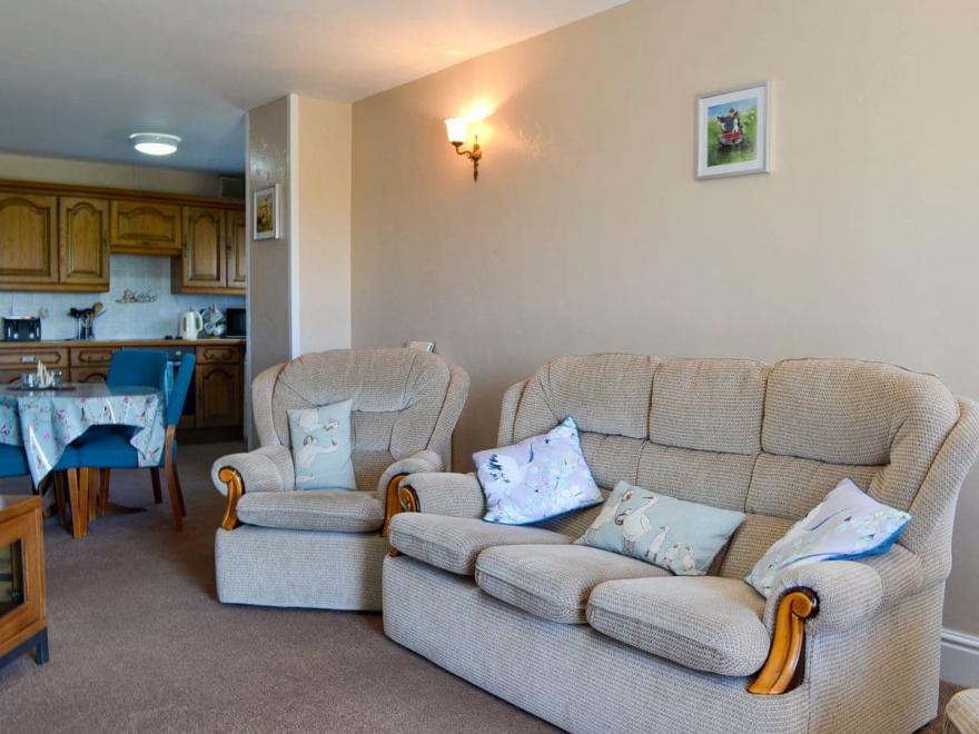 Seaview Cottage - UK12176