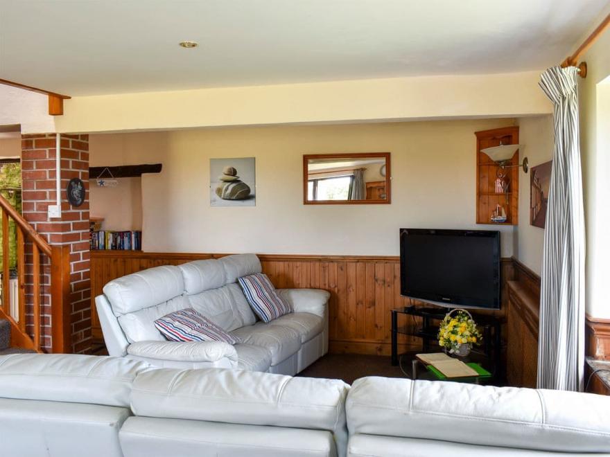 Squirrels Hollow - UK12211