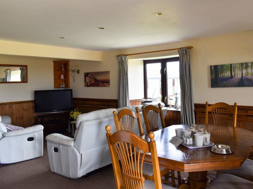 Squirrels Hollow - UK12211