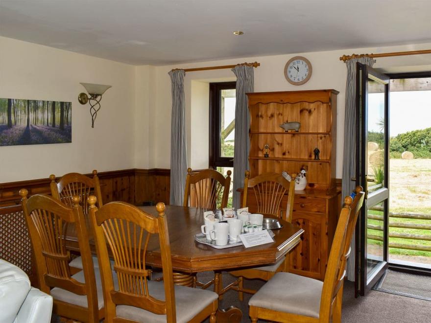 Squirrels Hollow - UK12211