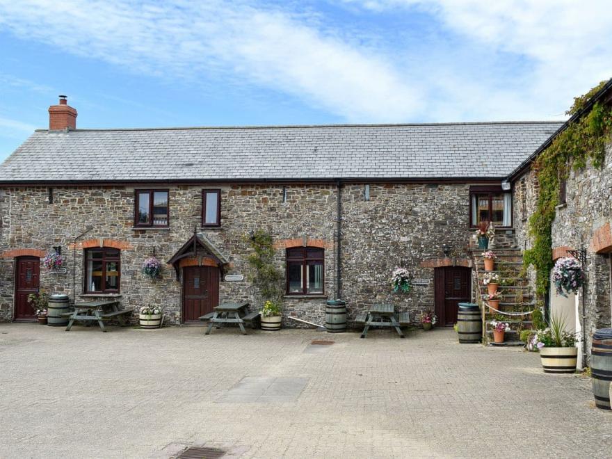 Moles Burrow - UK12215