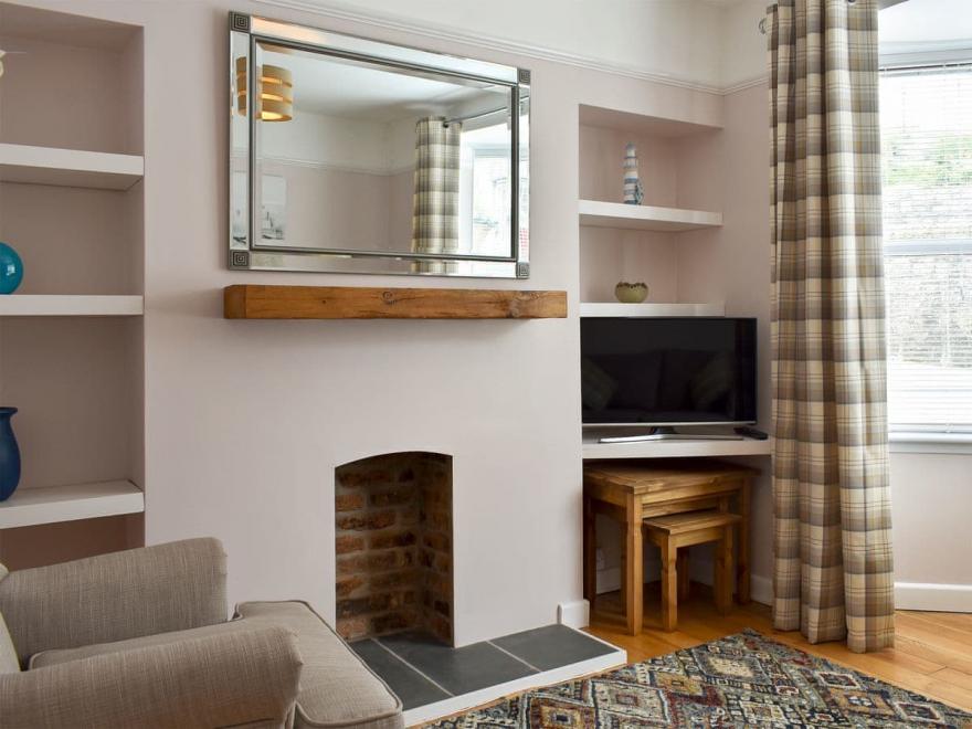 Dolphin Watch - UK12237