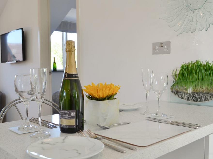 Granary Cottage - UK12322