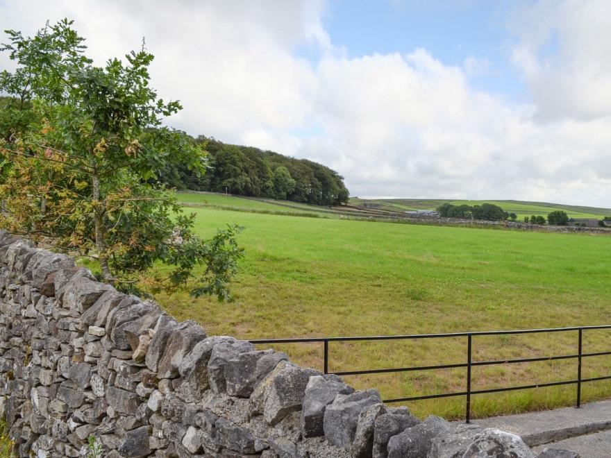 Courtyard Cottage At Dam Hall Barn