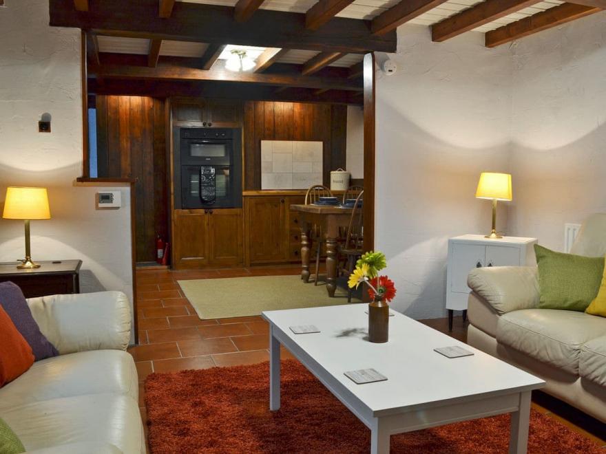 Courtyard Cottage At Dam Hall Barn