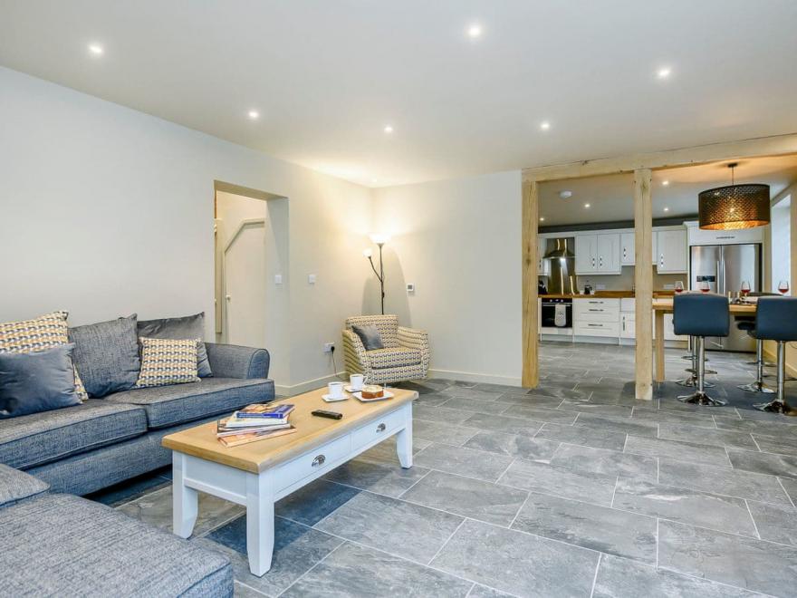 Peasenhall Farnhouse-UK12450