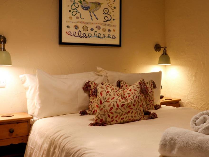 Penny's Cottage-UK12572