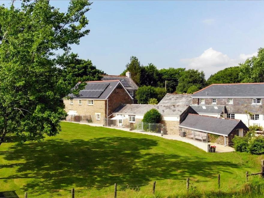 Caro's Cottage-UK12574