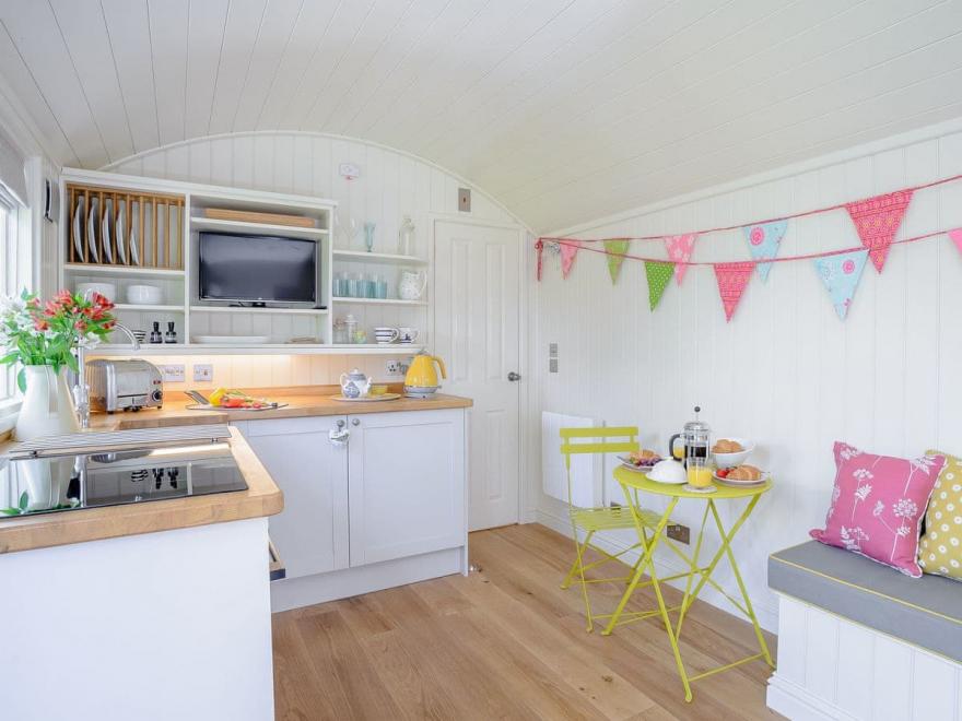 Under Willows - UK12608