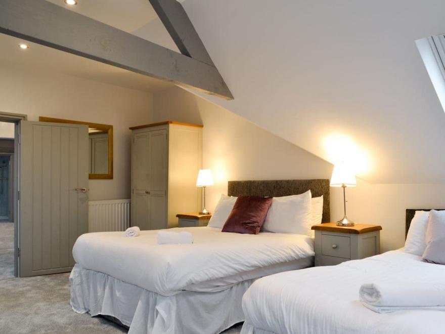 Grosvenor House Three - UK12679