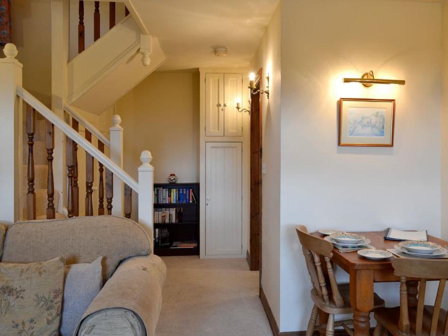 Device Cottage - UK12738