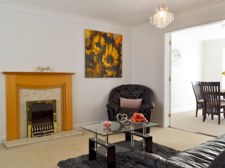 Sunflower House-UK12769