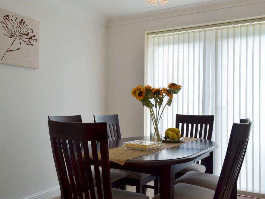 Sunflower House-UK12769