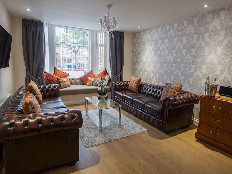 Town House II - UK12892