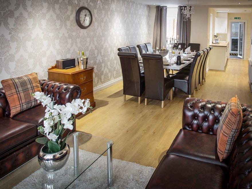 Town House II - UK12892