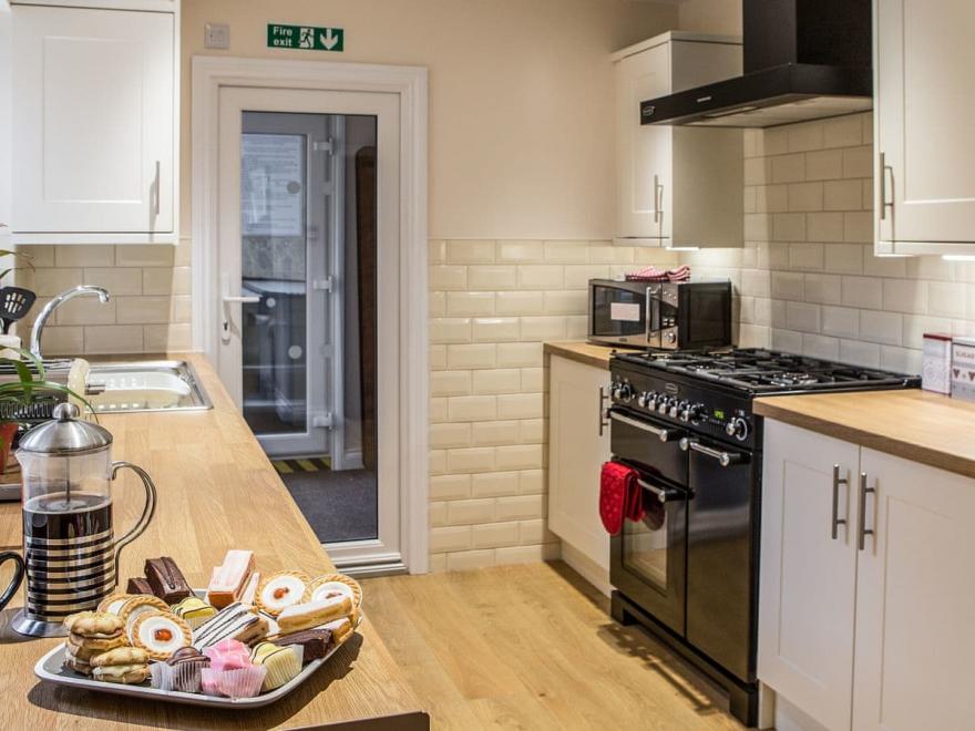 Town House II - UK12892