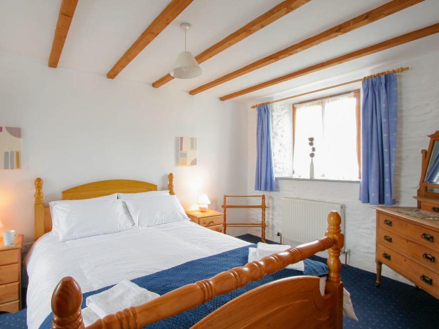 Rosebud Cottage-UK12897