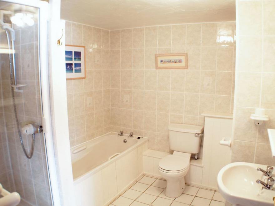 Threpney Cottage-UK12898