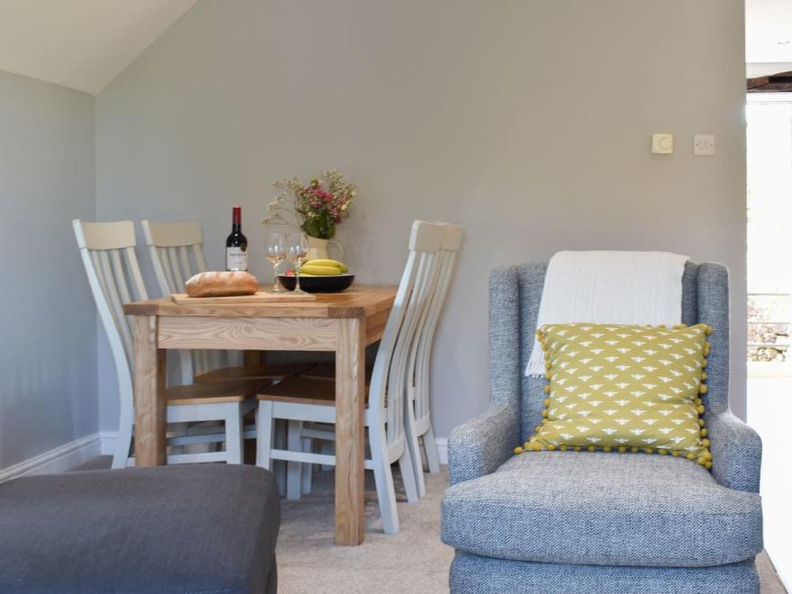 Treacle Cottage - UK12912