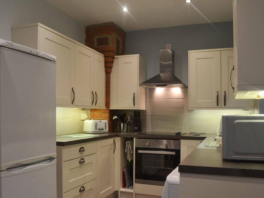 Cosy Hillside Cottage