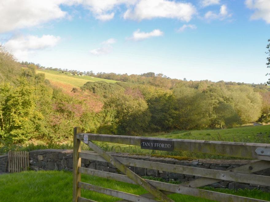 Tan Y Ffordd