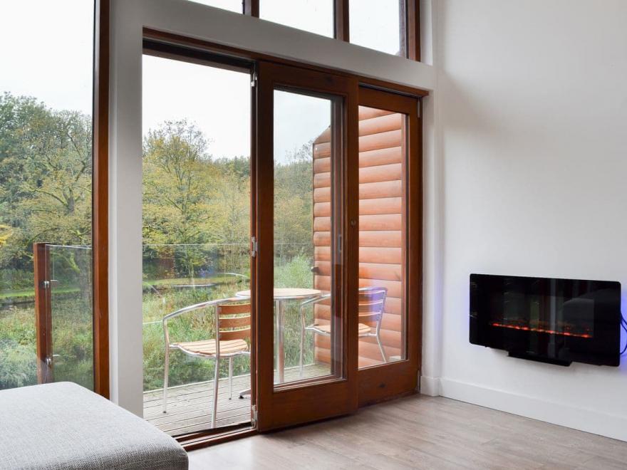 Waterside Lodge Sixteen - UK13038