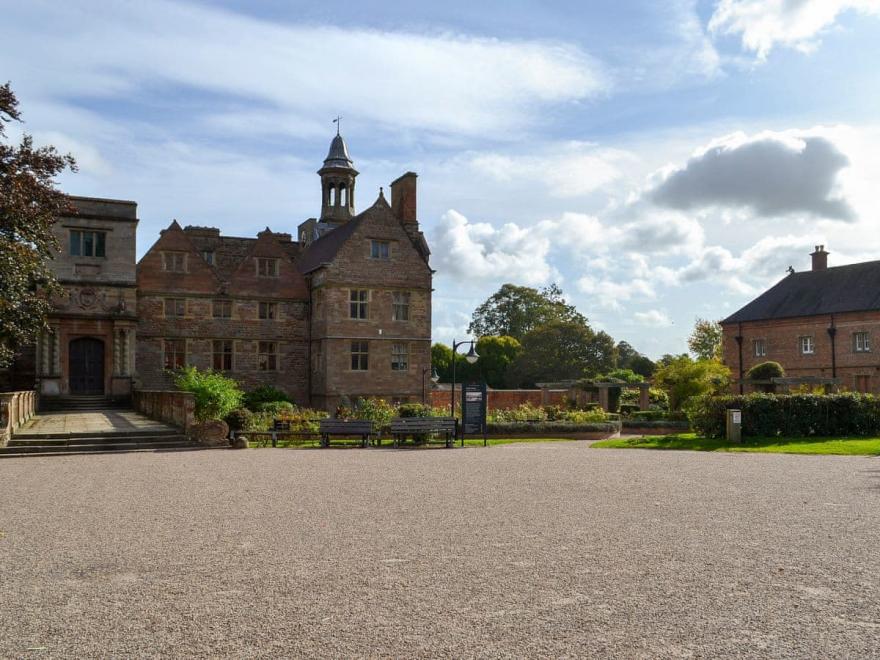 The Coach House Apartment