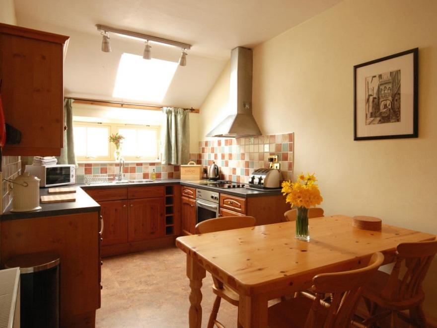 Honeysuckle Cottage - UK13169