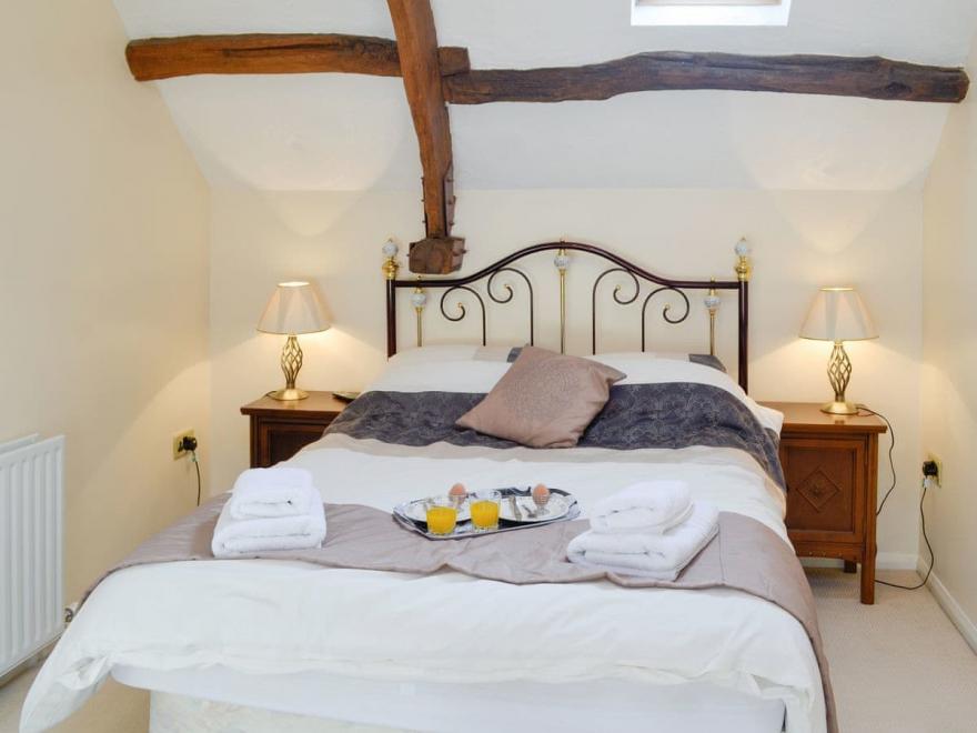 Hayloft Cottage - UK1386