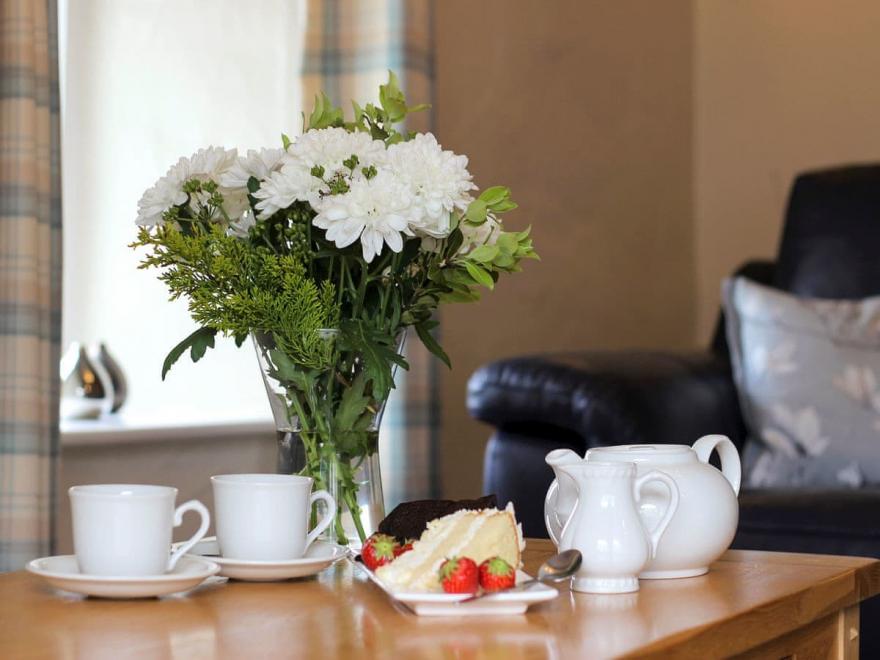 Dolphin Cottage - UK6733