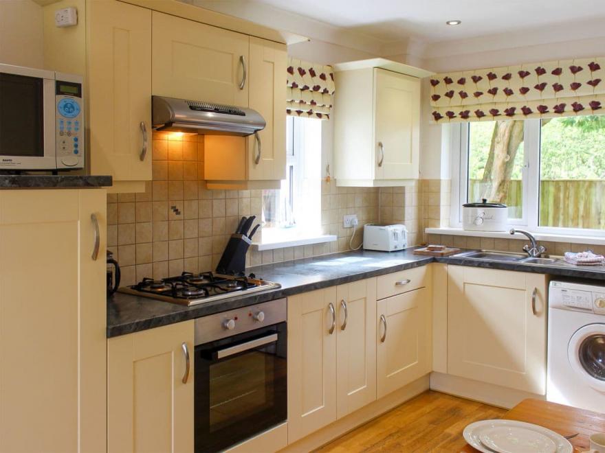 Dolphin Cottage - UK6733