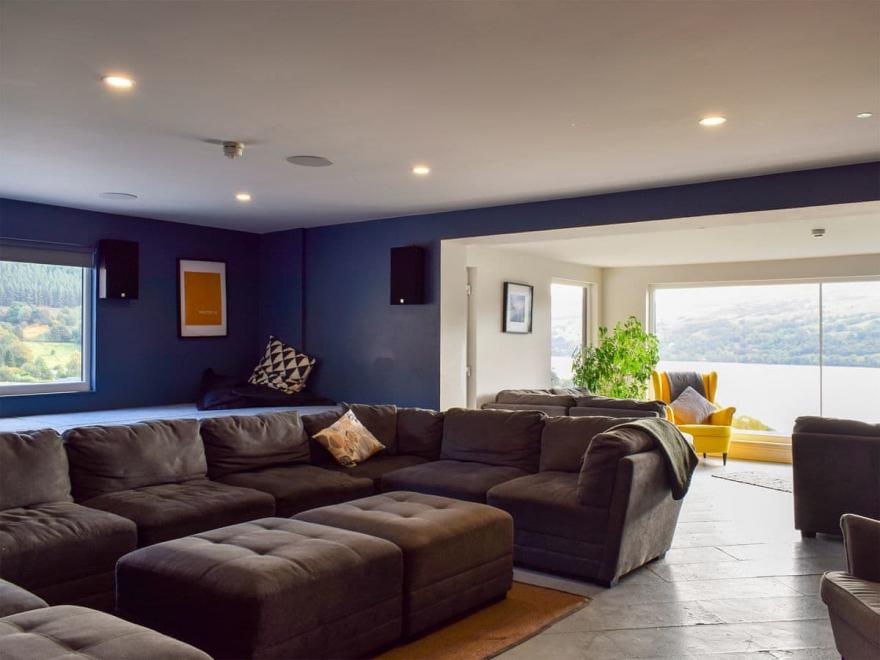 The Farmhouse - UK7046