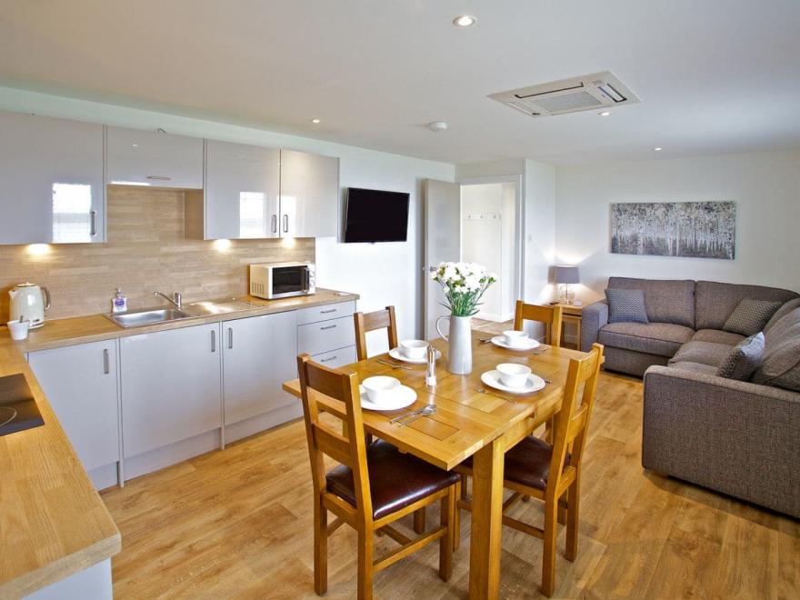 Rockworks Chalets No.6 - UK7045