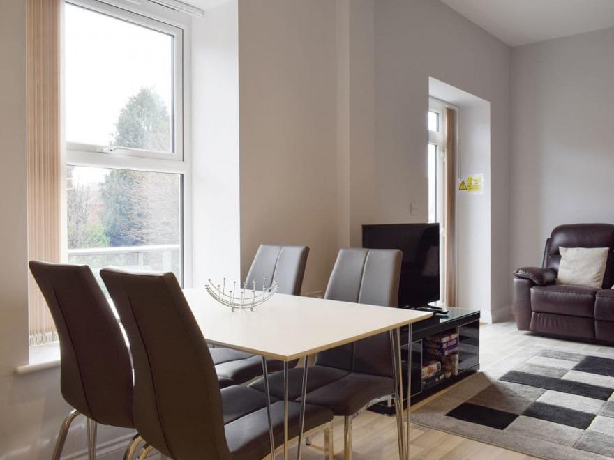 Cedar Apartment - UKC3962