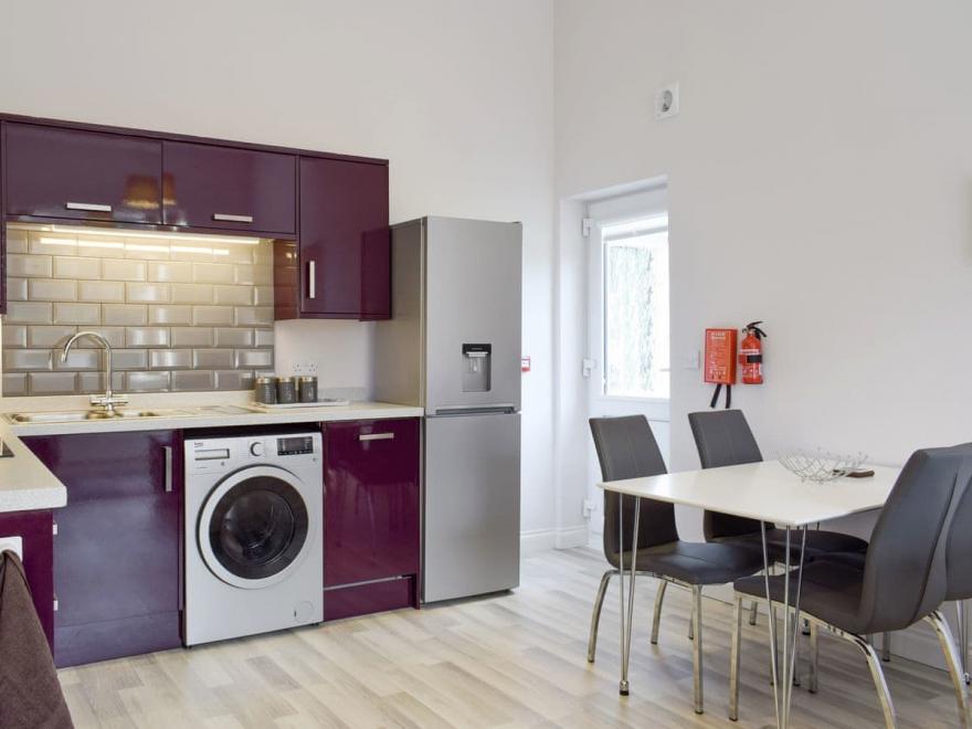 Elm Apartment - UKC3963