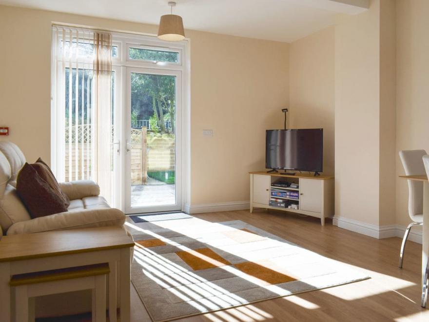 Fir Apartment-UKC3964