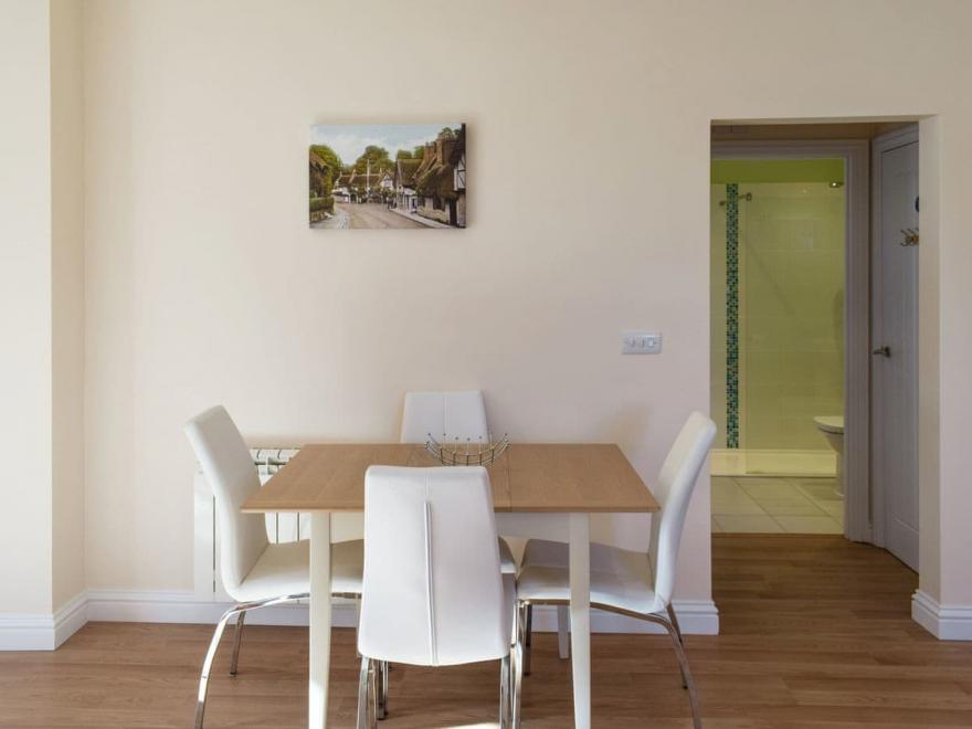 Fir Apartment-UKC3964