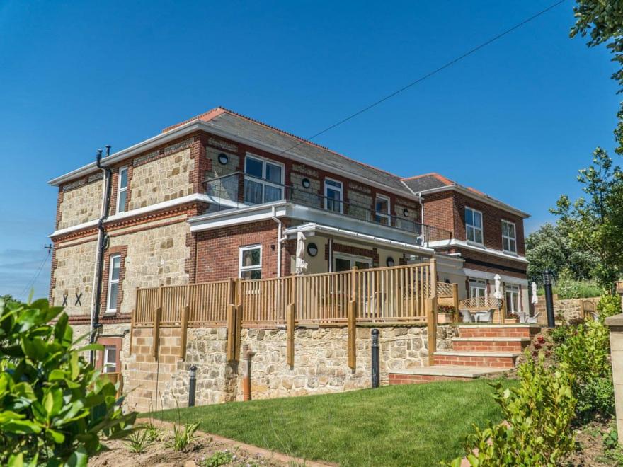 Fir Apartment-UKC3964