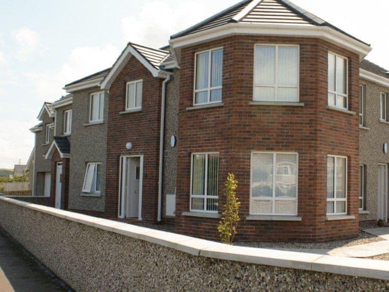 Strathroy Mews 2 - UKC3996