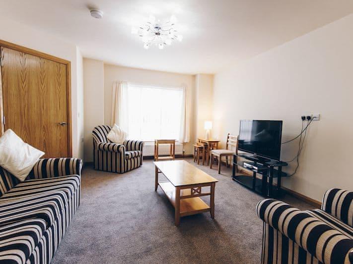 Strathroy Mews 3 - UKC3997