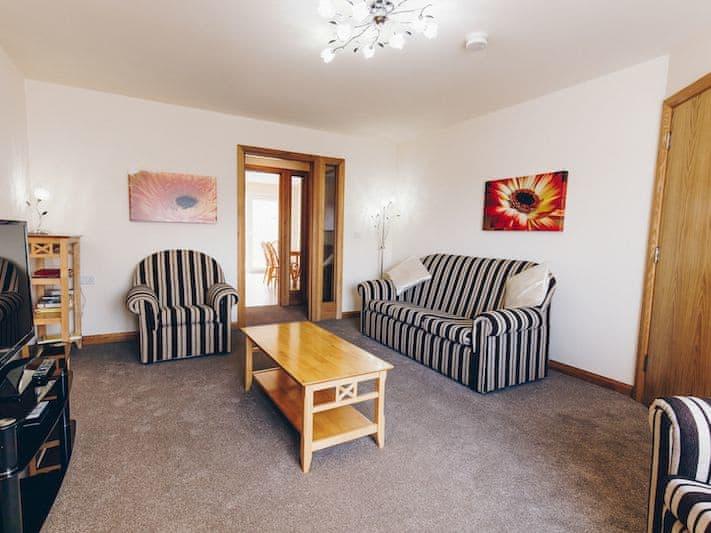 Strathroy Mews 3 - UKC3997