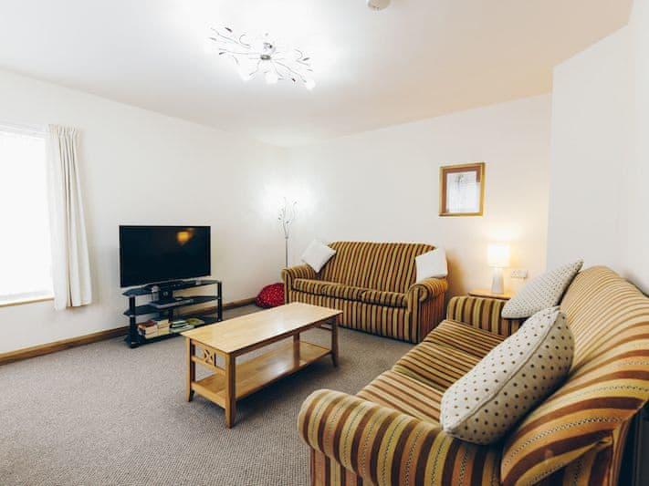 Strathroy Mews 5 - UKC3999