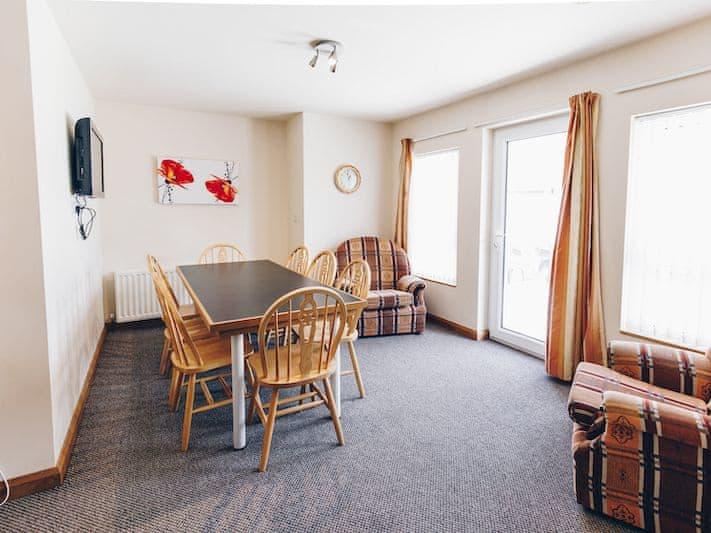 Strathroy Mews 4 - UKC3998