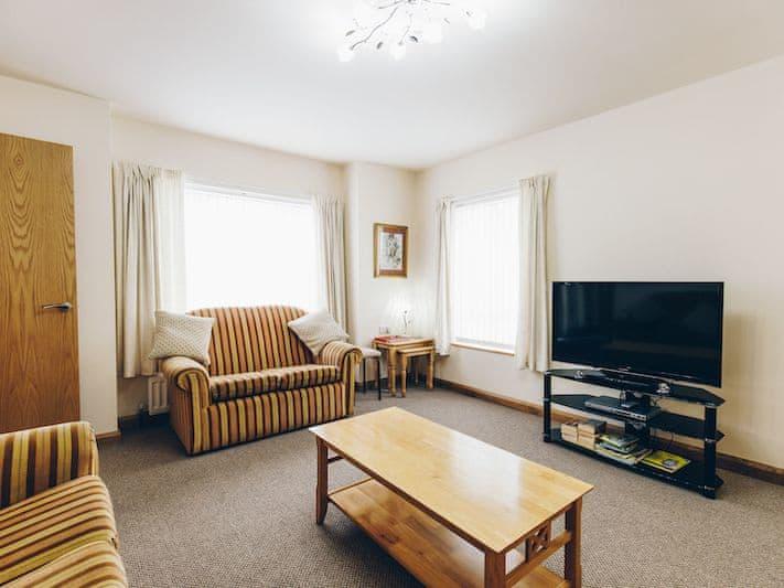 Strathroy Mews 6 - UKC4000